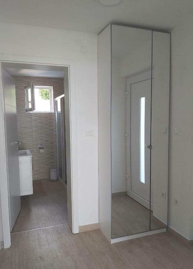 Apartments Irina Icici Bagian luar foto